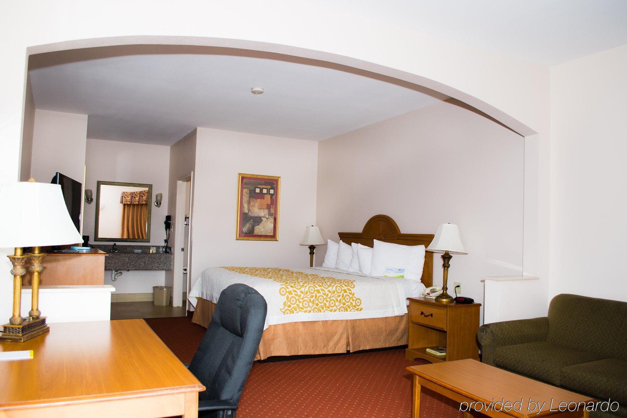 Days Inn By Wyndham רובסטאון מראה חיצוני תמונה