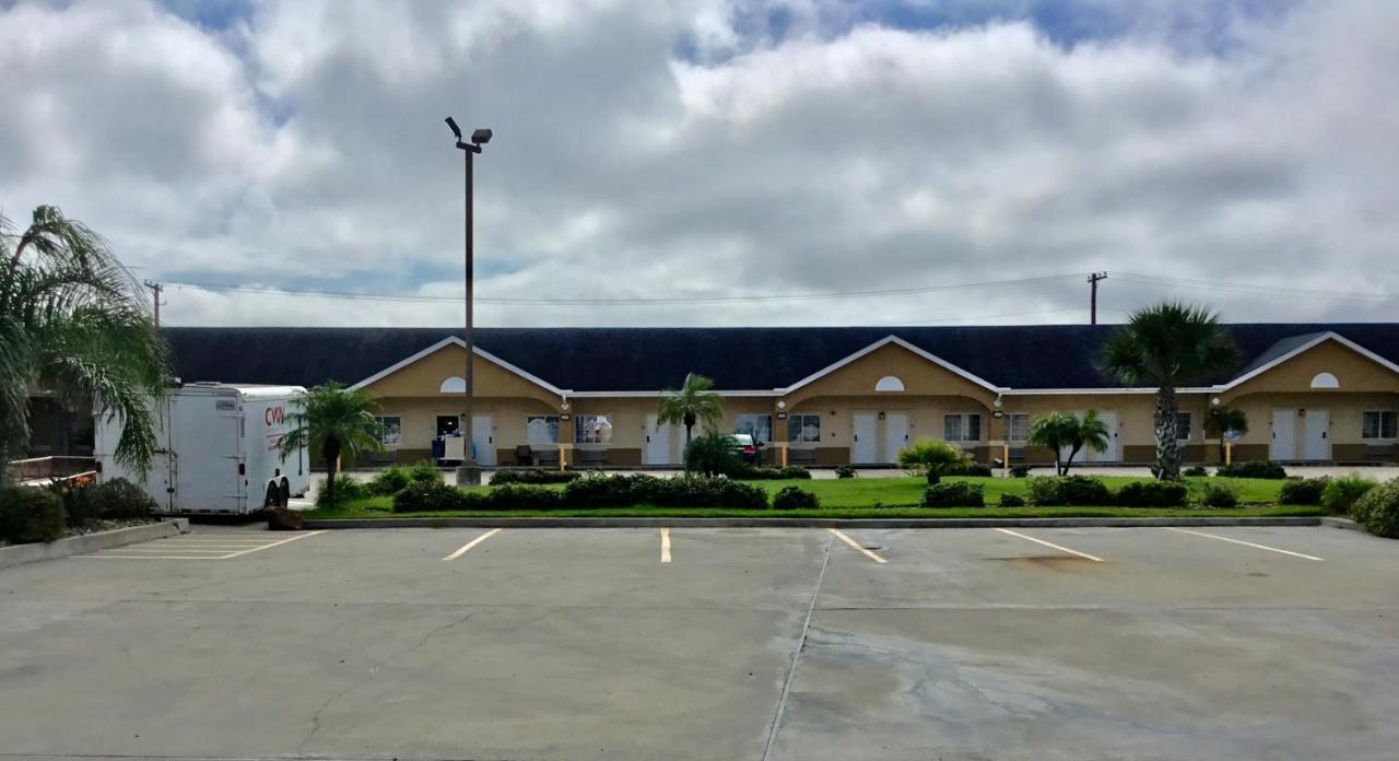 Days Inn By Wyndham רובסטאון מראה חיצוני תמונה